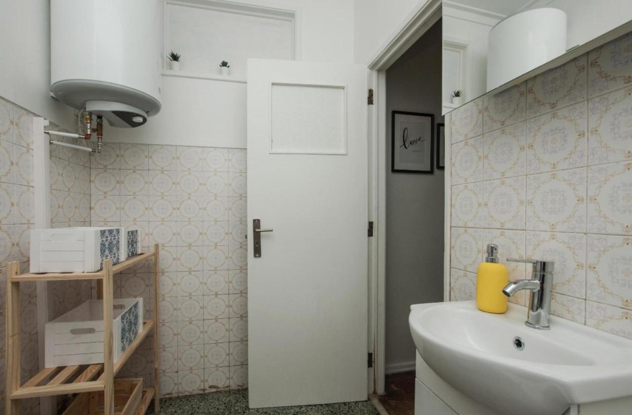 - Cost - Airport - Subway Apartment